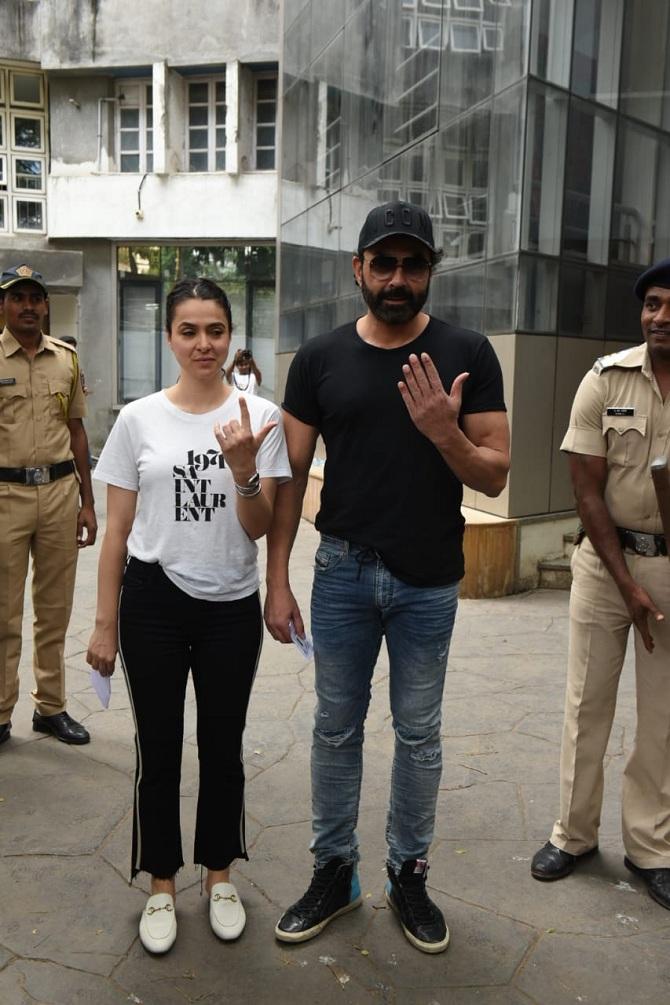 Bobby Deol and his wife cast their vote in Maharashtra Assembly Elections 2019. Pic/Pallav Paliwal